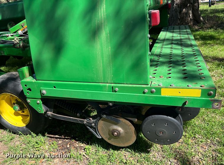 image for item KV9818 John Deere 455 grain drill