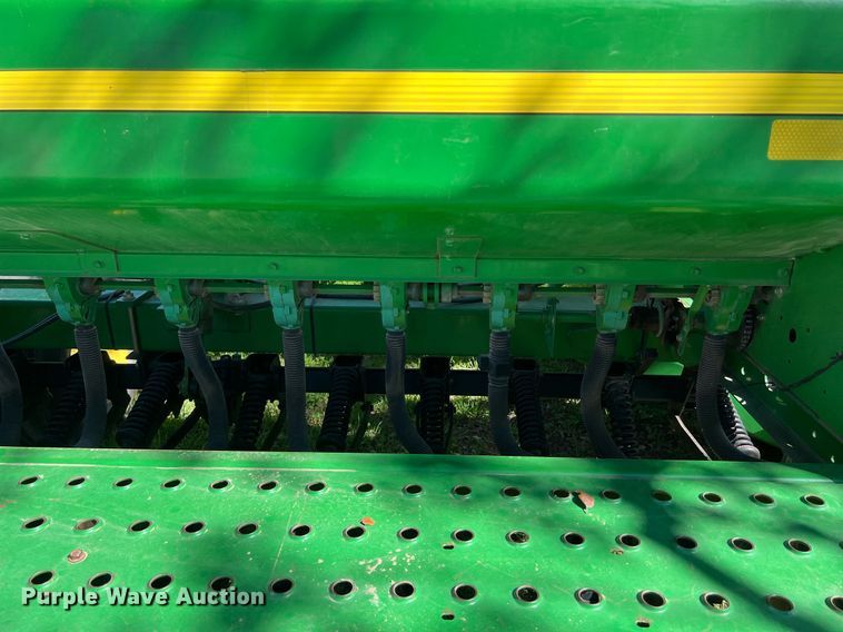 image for item KV9818 John Deere 455 grain drill
