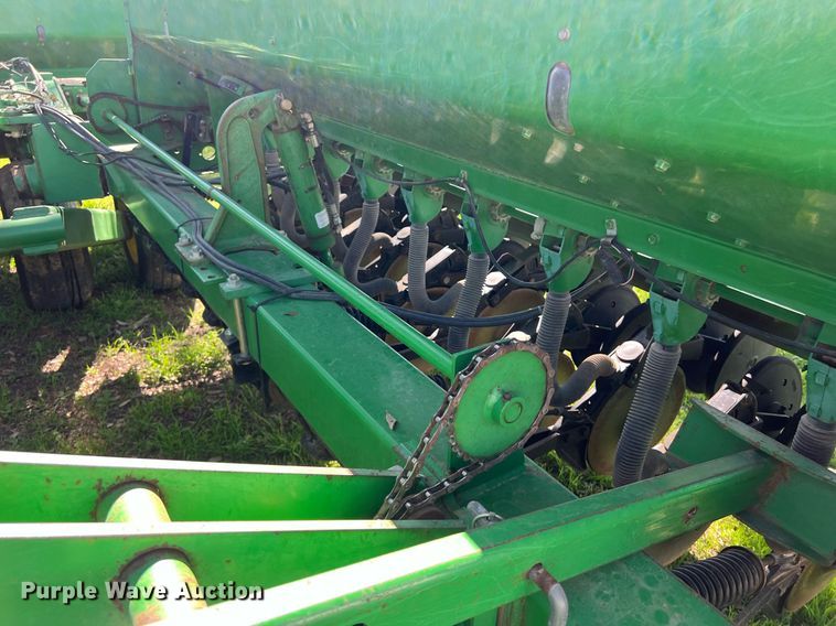 image for item KV9818 John Deere 455 grain drill