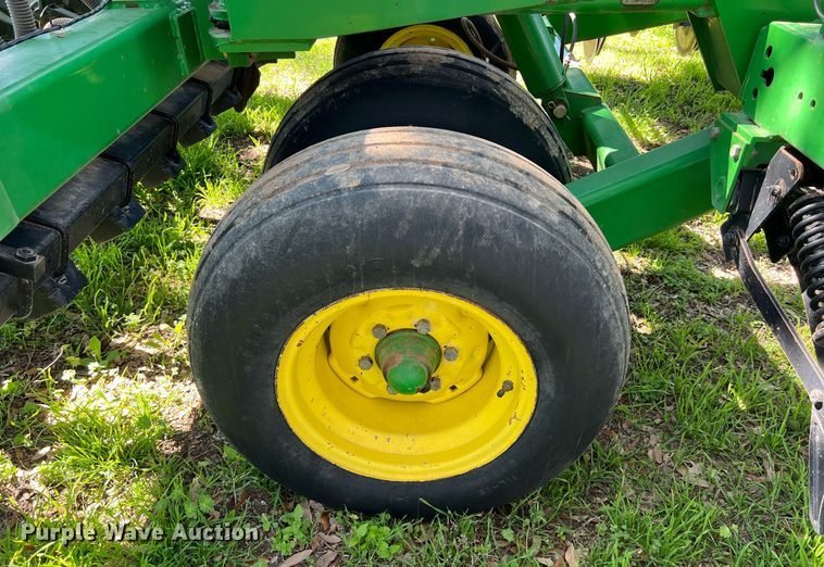 image for item KV9818 John Deere 455 grain drill