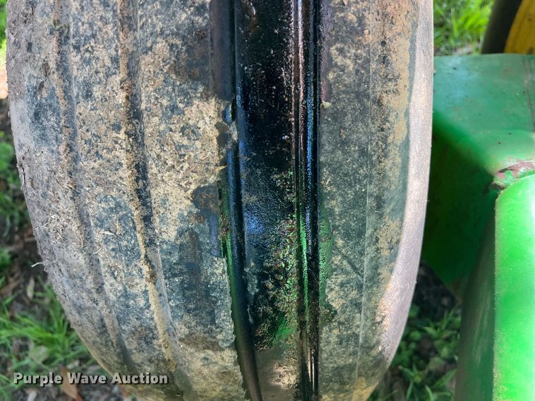 image for item KV9818 John Deere 455 grain drill