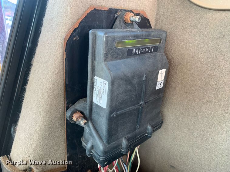 image for item KX9838 2012 RBR   Vector 300 applicator