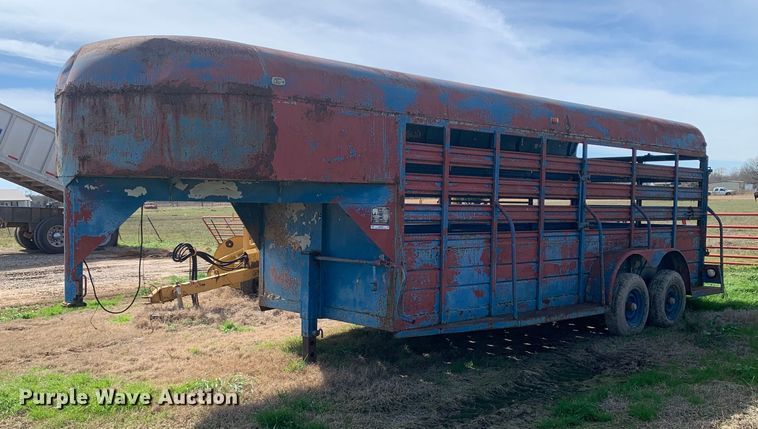 image for item KX9849 1983 WW Trailer livestock trailer