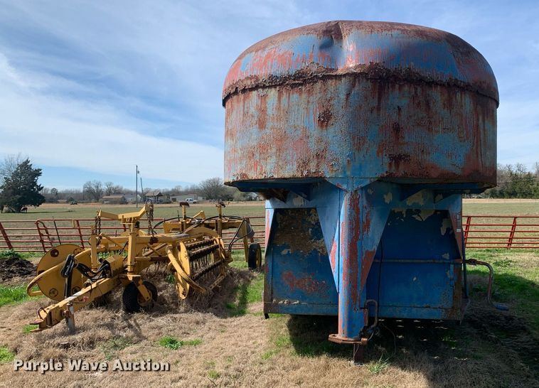 image for item KX9849 1983 WW Trailer livestock trailer