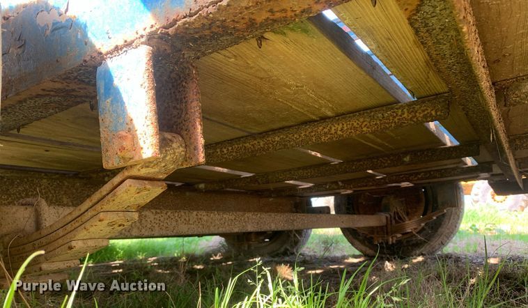 image for item KX9849 1983 WW Trailer livestock trailer