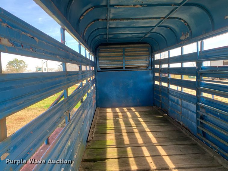 image for item KX9849 1983 WW Trailer livestock trailer