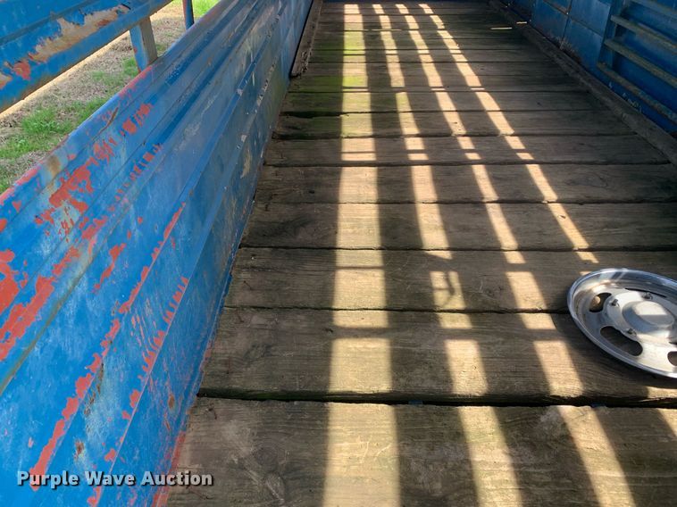 image for item KX9849 1983 WW Trailer livestock trailer