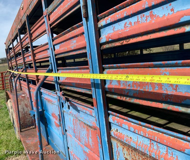 image for item KX9849 1983 WW Trailer livestock trailer