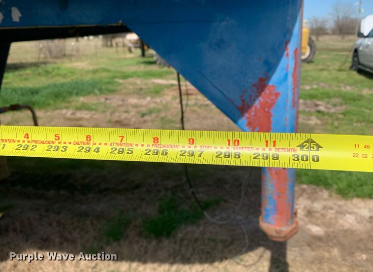 image for item KX9849 1983 WW Trailer livestock trailer