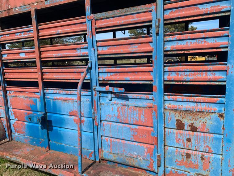 image for item KX9849 1983 WW Trailer livestock trailer