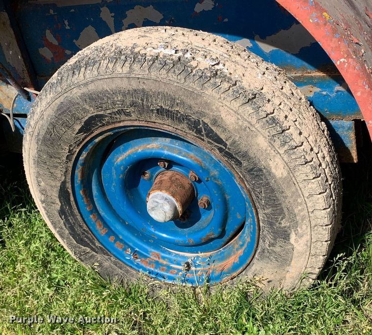 image for item KX9849 1983 WW Trailer livestock trailer