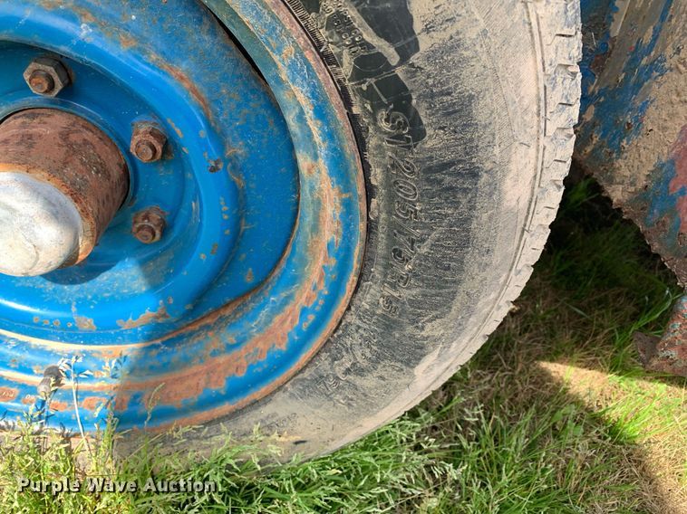 image for item KX9849 1983 WW Trailer livestock trailer