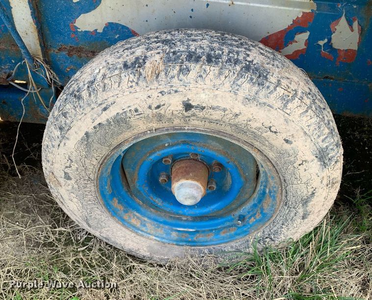 image for item KX9849 1983 WW Trailer livestock trailer