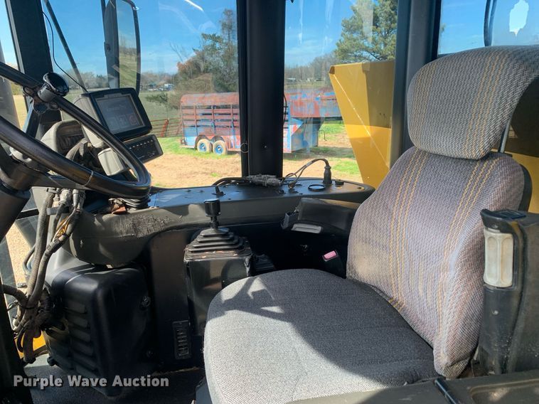 image for item KX9851 2005 Ag-Chem 8103 applicator