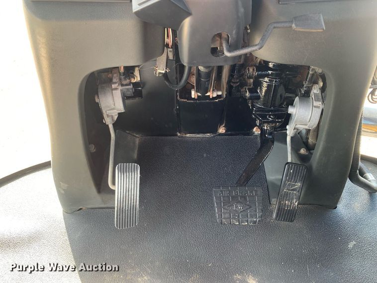 image for item KX9851 2005 Ag-Chem 8103 applicator