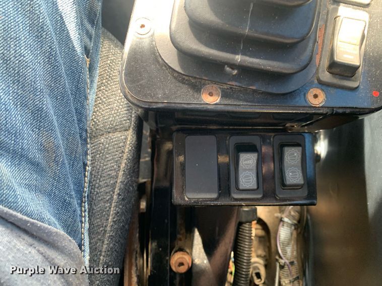 image for item KX9851 2005 Ag-Chem 8103 applicator