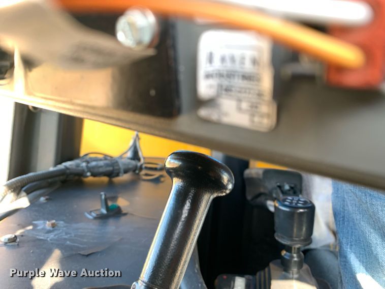 image for item KX9851 2005 Ag-Chem 8103 applicator