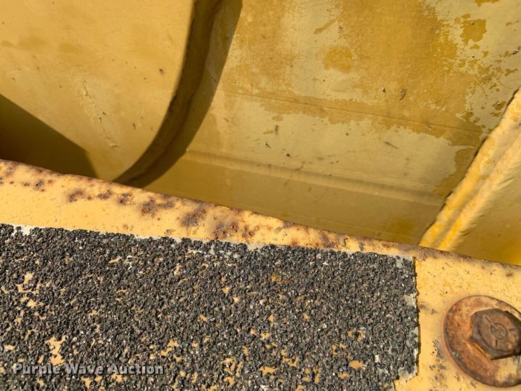 image for item KX9851 2005 Ag-Chem 8103 applicator