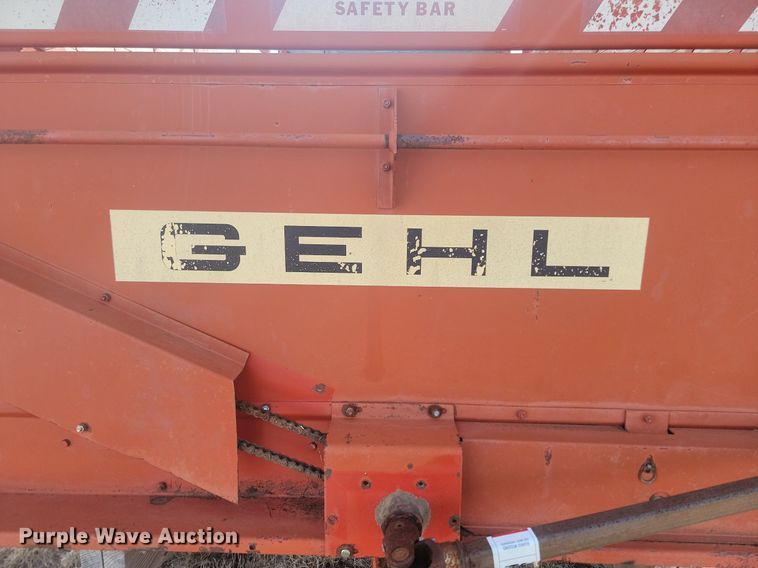 image for item LA9689 Gehl BU910 silage wagon