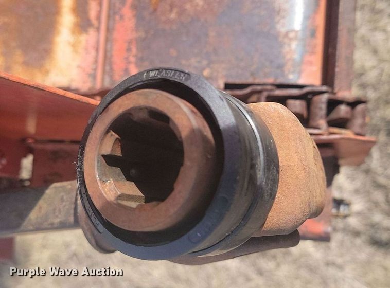 image for item LA9689 Gehl BU910 silage wagon