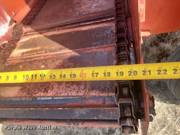 image for item LA9689 Gehl BU910 silage wagon