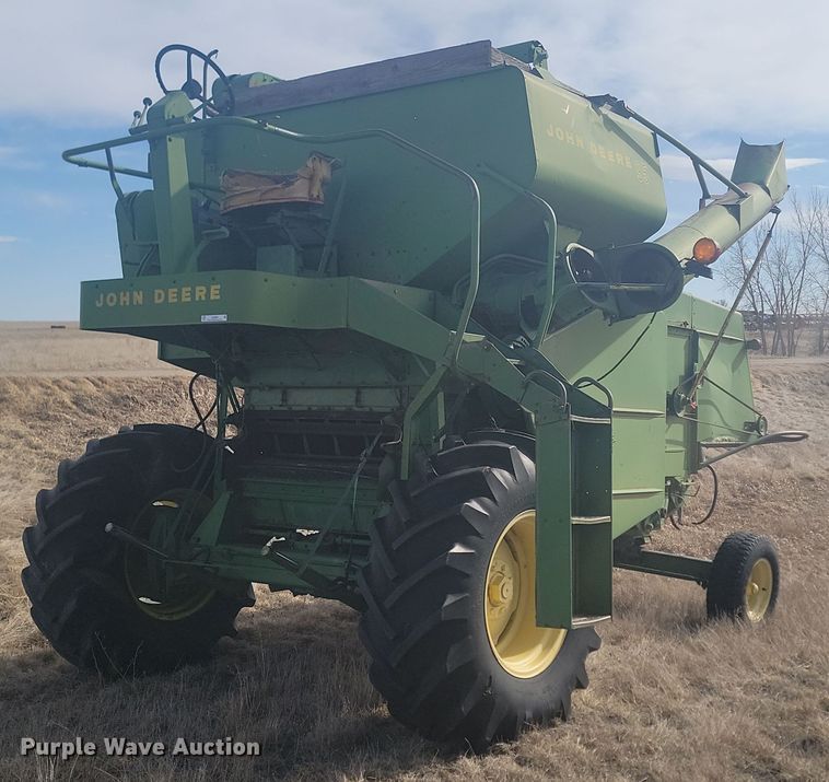 image for item LA9690 John Deere  95 combine