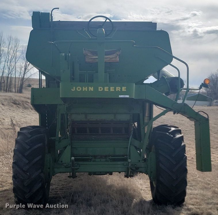 image for item LA9690 John Deere  95 combine