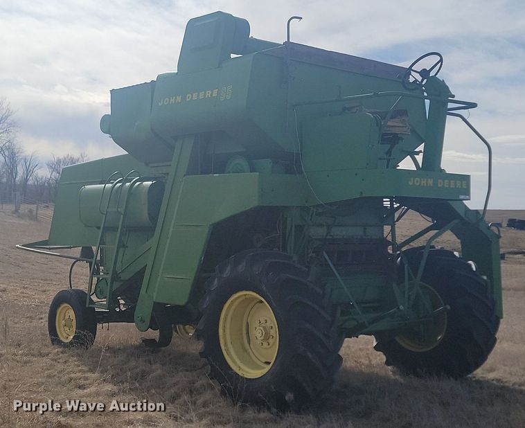 image for item LA9690 John Deere  95 combine
