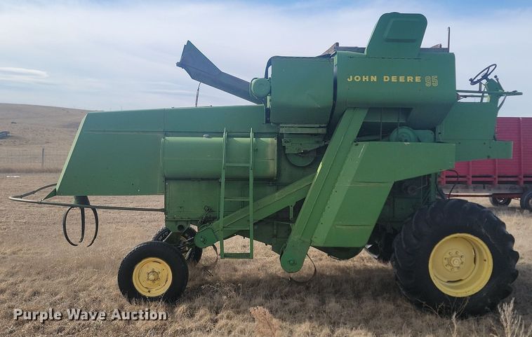 image for item LA9690 John Deere  95 combine