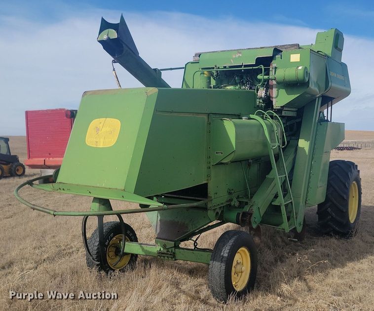 image for item LA9690 John Deere  95 combine
