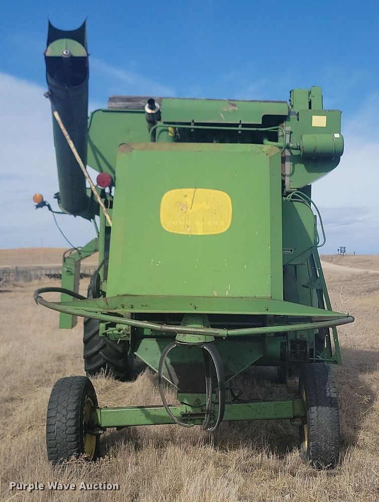 image for item LA9690 John Deere  95 combine