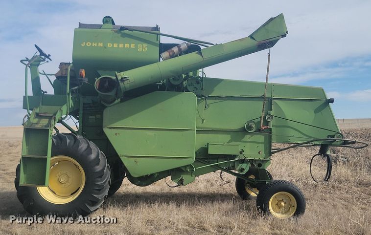 image for item LA9690 John Deere  95 combine
