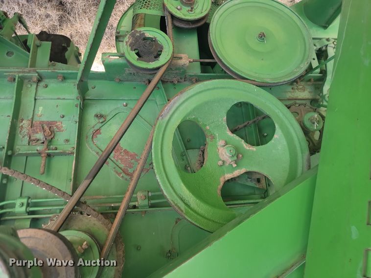 image for item LA9690 John Deere  95 combine