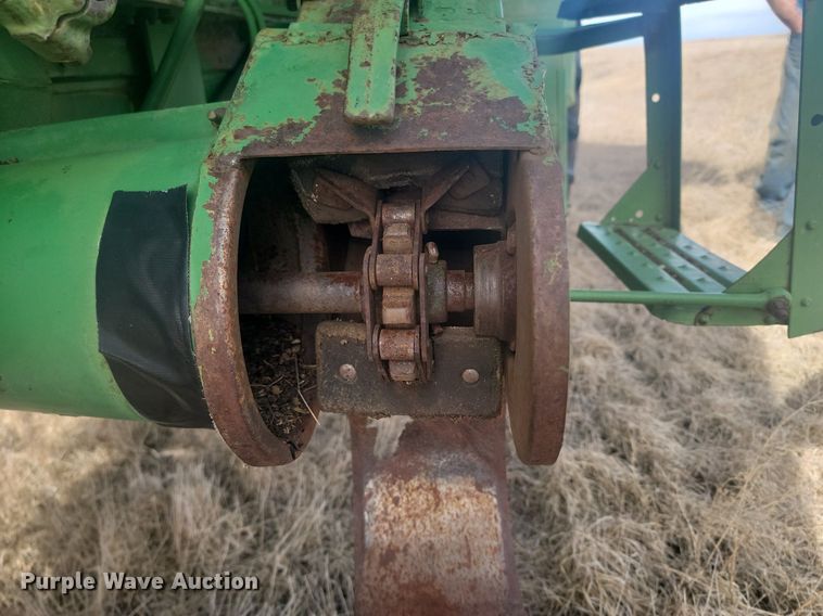 image for item LA9690 John Deere  95 combine
