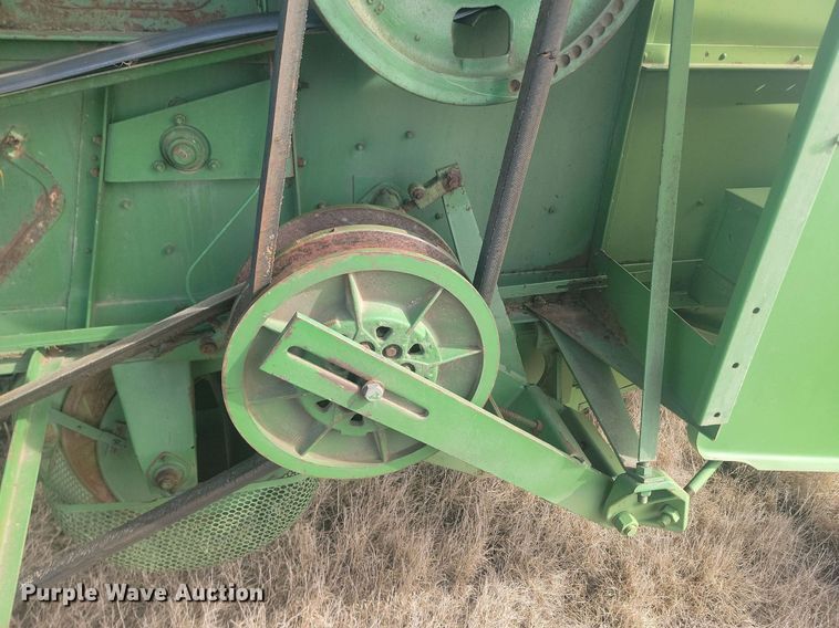 image for item LA9690 John Deere  95 combine