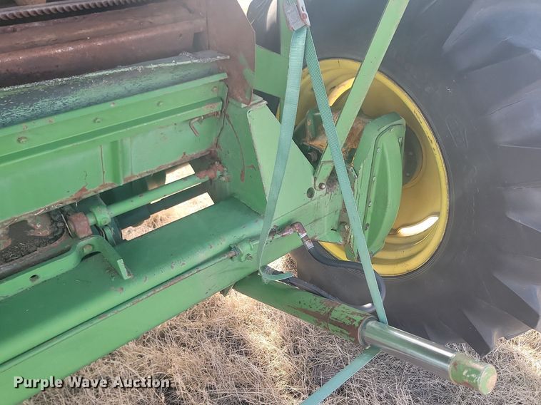 image for item LA9690 John Deere  95 combine