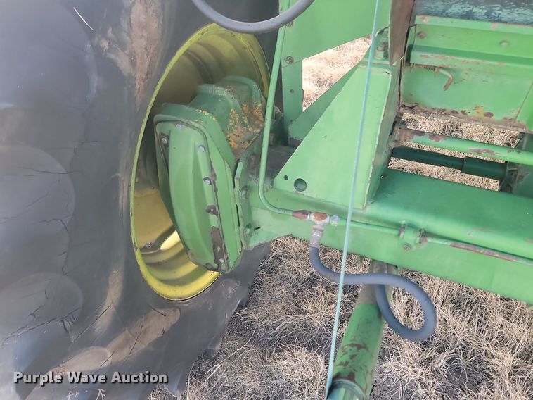 image for item LA9690 John Deere  95 combine