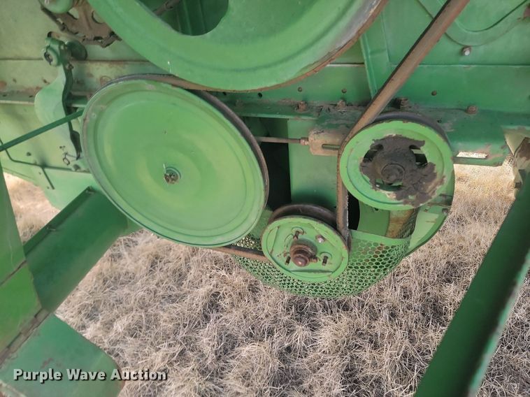 image for item LA9690 John Deere  95 combine