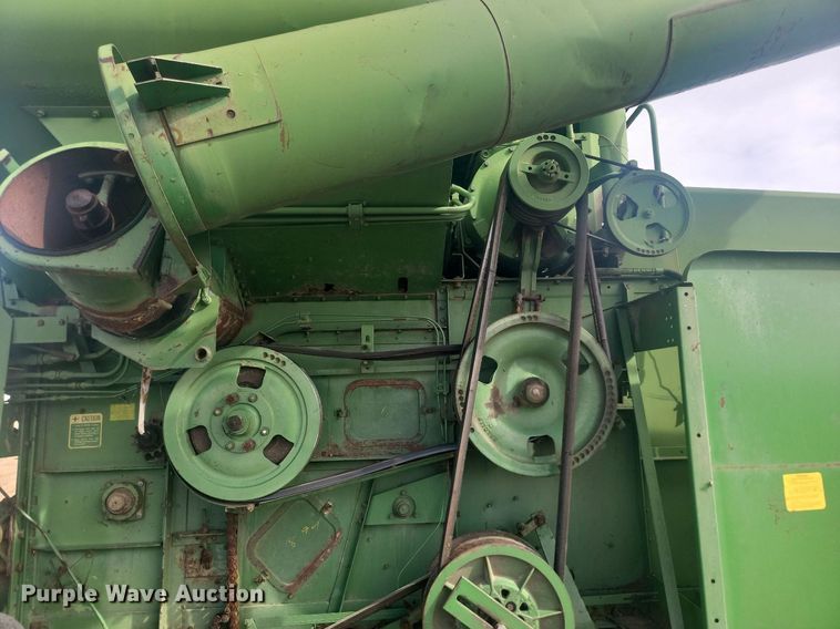 image for item LA9690 John Deere  95 combine