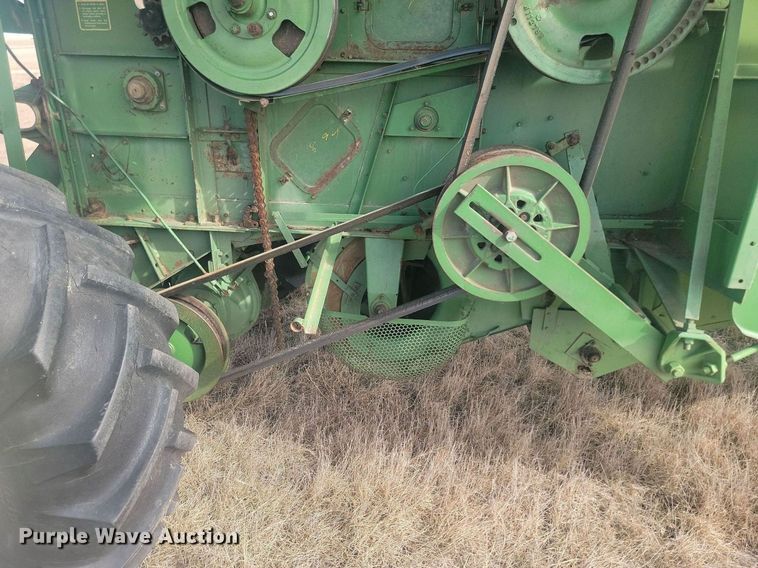 image for item LA9690 John Deere  95 combine