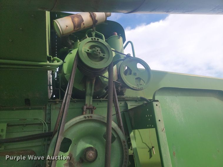 image for item LA9690 John Deere  95 combine