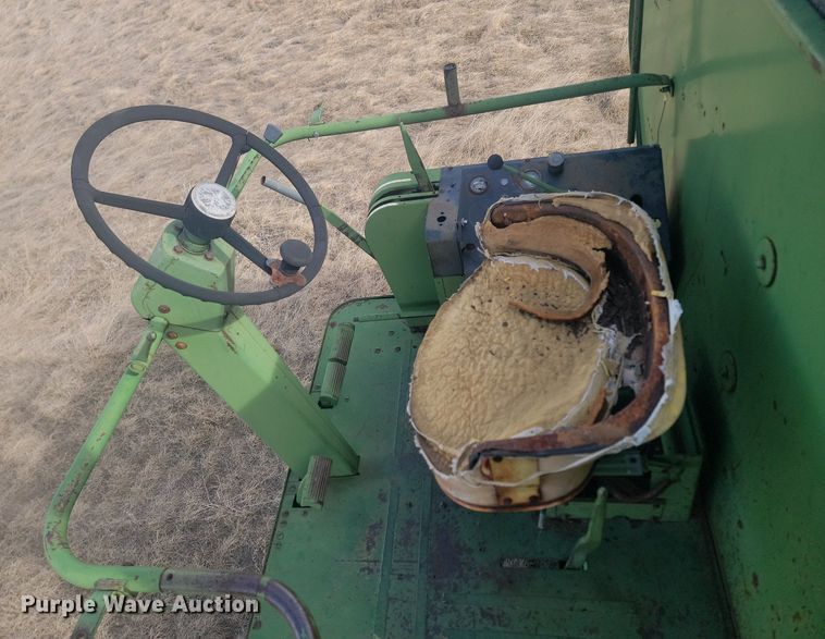 image for item LA9690 John Deere  95 combine