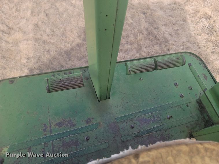 image for item LA9690 John Deere  95 combine