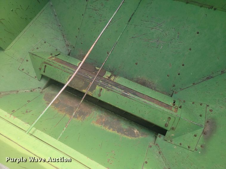 image for item LA9690 John Deere  95 combine