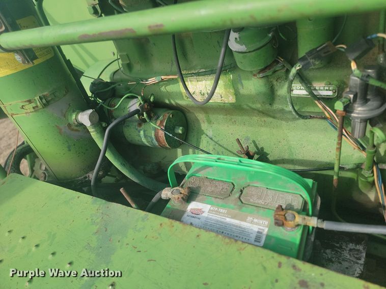 image for item LA9690 John Deere  95 combine