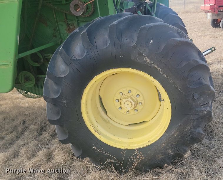 image for item LA9690 John Deere  95 combine