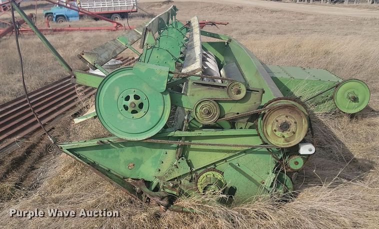 image for item LA9690 John Deere  95 combine