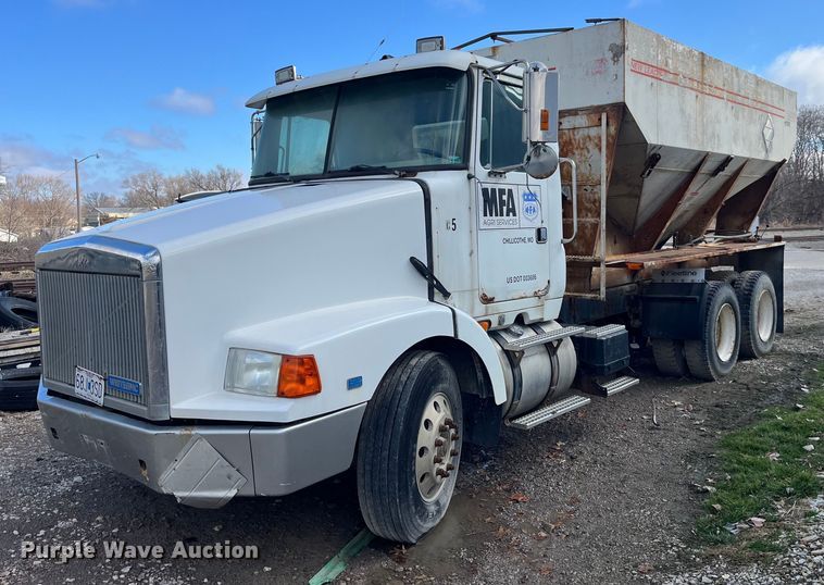 image for item LD9954 1995 White GMC WCA feed delivery truck