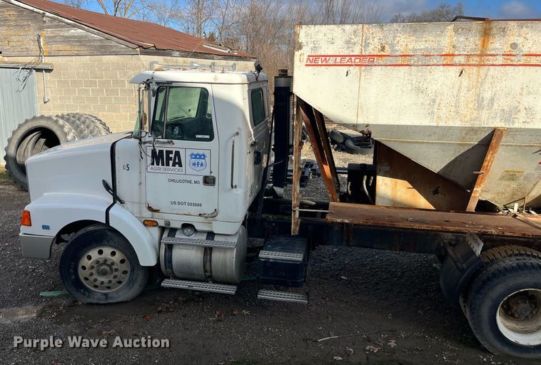 image for item LD9954 1995 White GMC WCA feed delivery truck