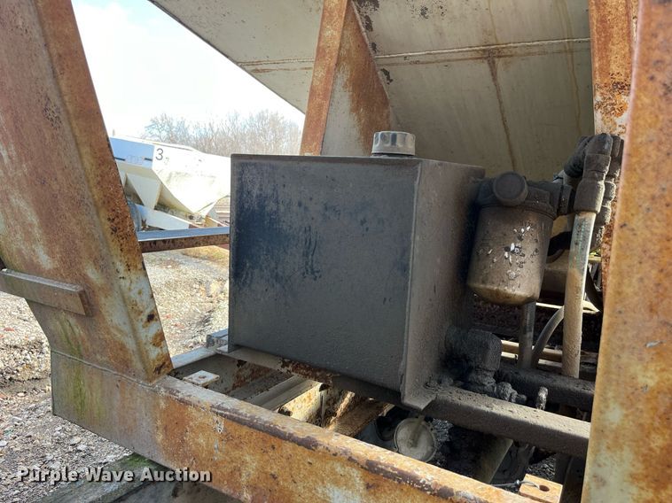 image for item LD9954 1995 White GMC WCA feed delivery truck